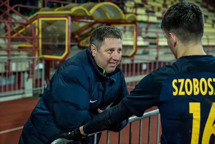 蘇保斯拉爾有一位踢職業足球的爸爸Zsolt,曾在匈牙利國內頂級聯賽效力。