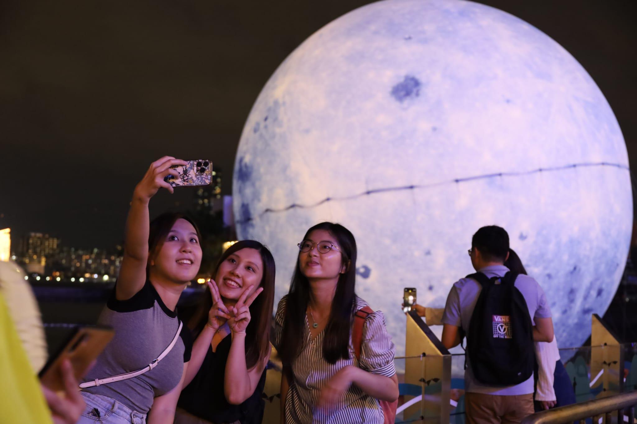 香港夜繽紛|海濱發展小組:簽訂協議時已提到國慶要暫停營業一段時間 商戶簽署時已知