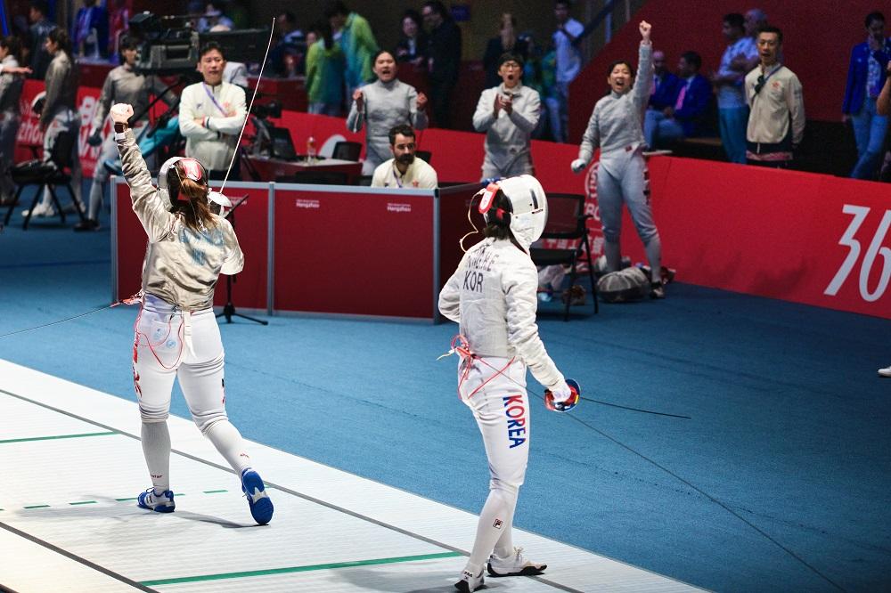 香港女子佩劍團體八強不敵南韓。(港協暨奧委會圖片)