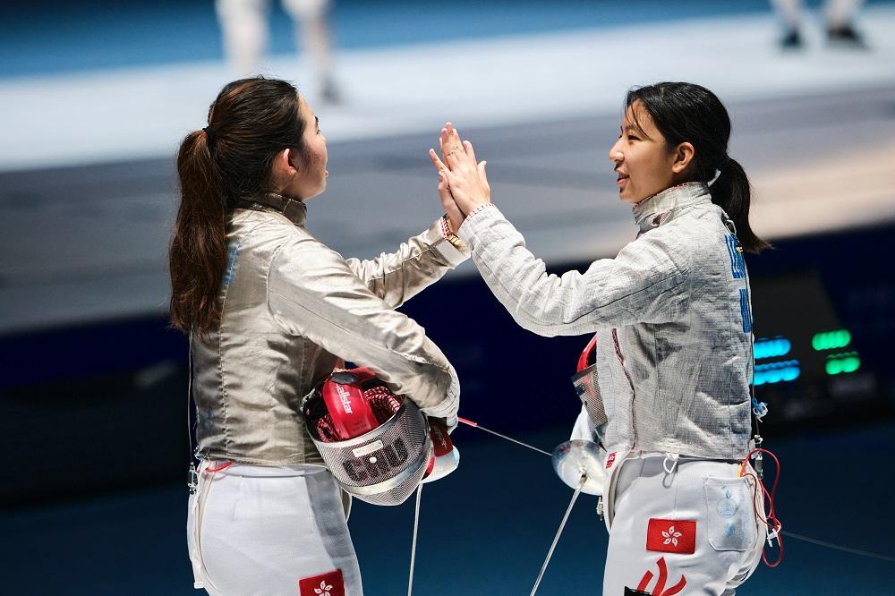 香港女子佩劍團體擊敗孟加拉。(港協暨奧委會圖片)