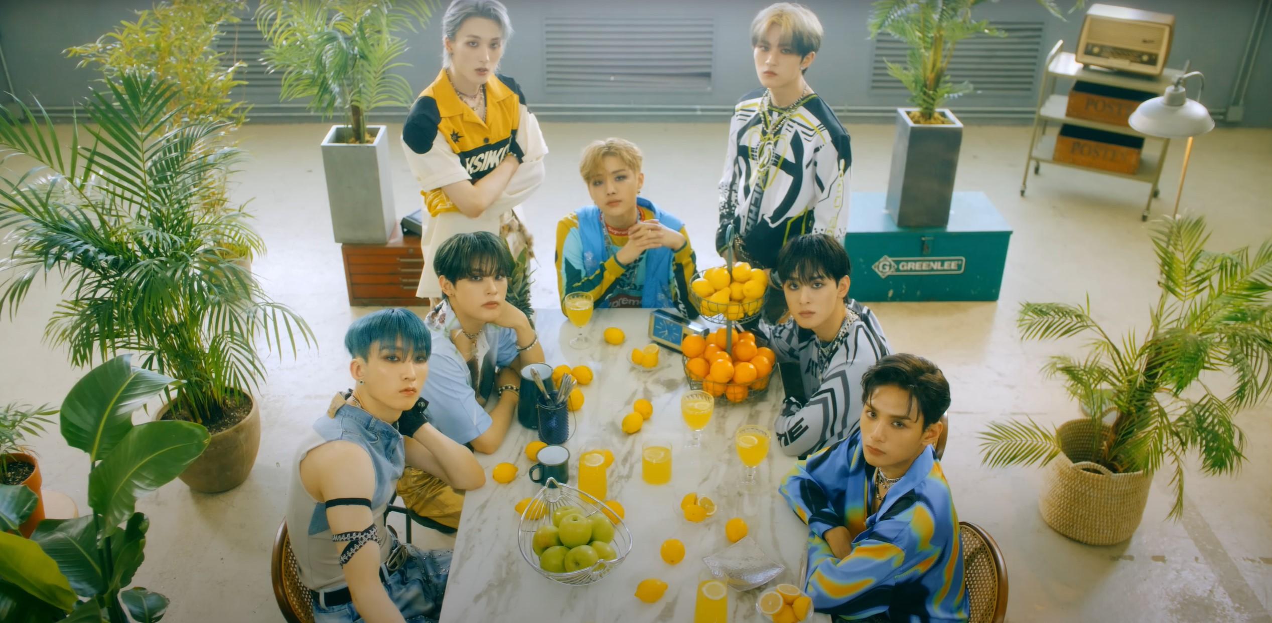 《LEMONADE》的MV亦已上架。