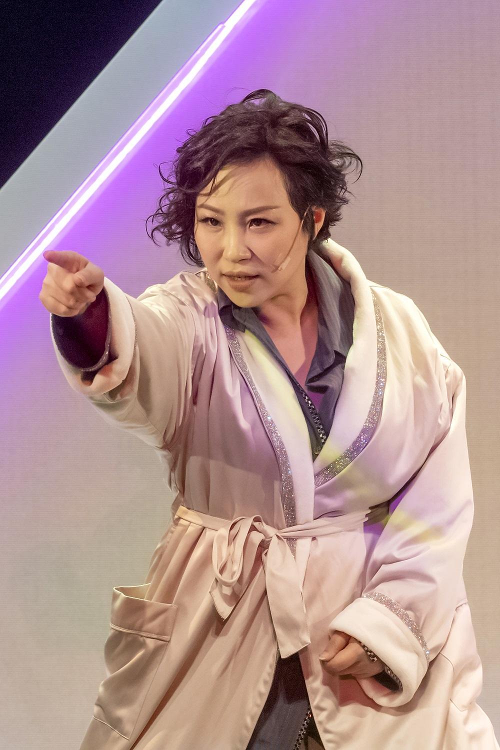 蝦頭楊詩敏首個個人獨腳戲舞台劇《獨腳絲打噏の難道停經才去愛》頭場。