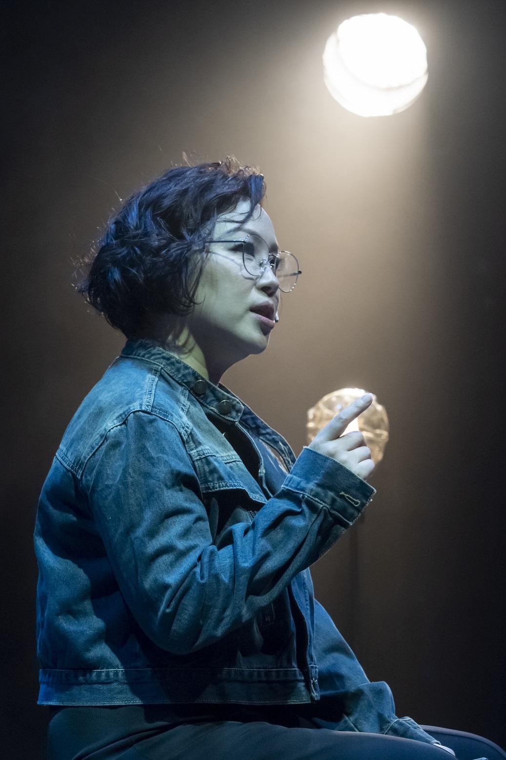 蝦頭楊詩敏首個個人獨腳戲舞台劇《獨腳絲打噏の難道停經才去愛》頭場。