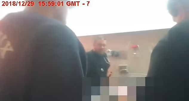 植物人誕嬰|警員到場調查。(互聯網)