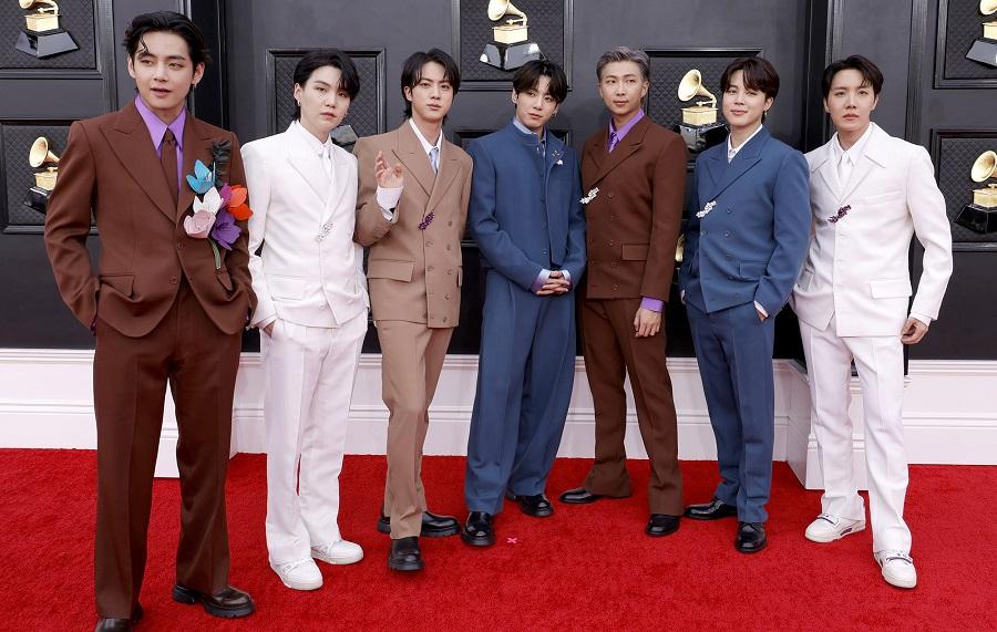 HYBE娛樂確認BTS全員續約,粉絲鬆一口氣。