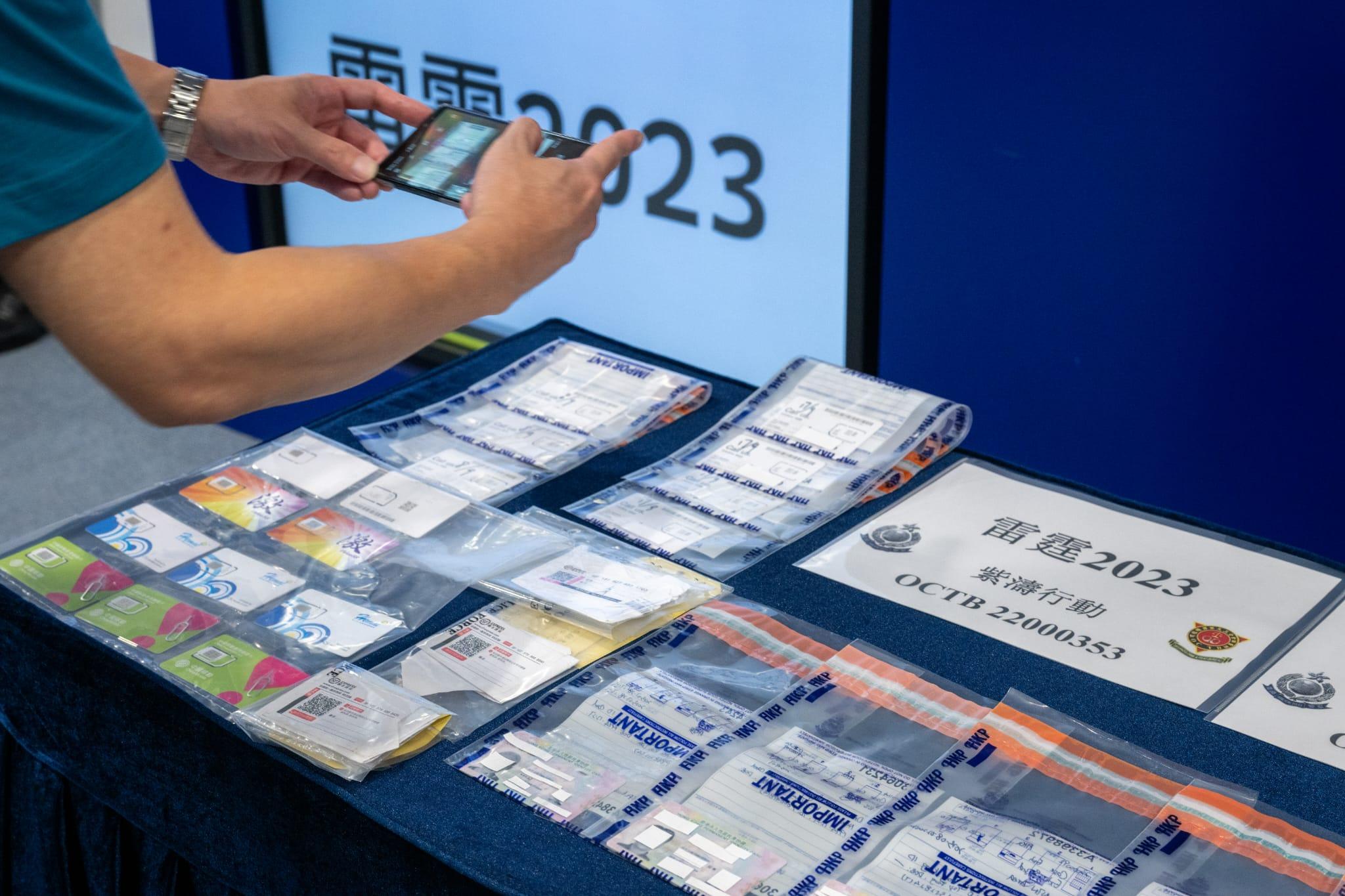 粵港警方搗破跨境假證集團 主腦是本地電訊商職員涉盜用客戶資料(陳奕釗攝)