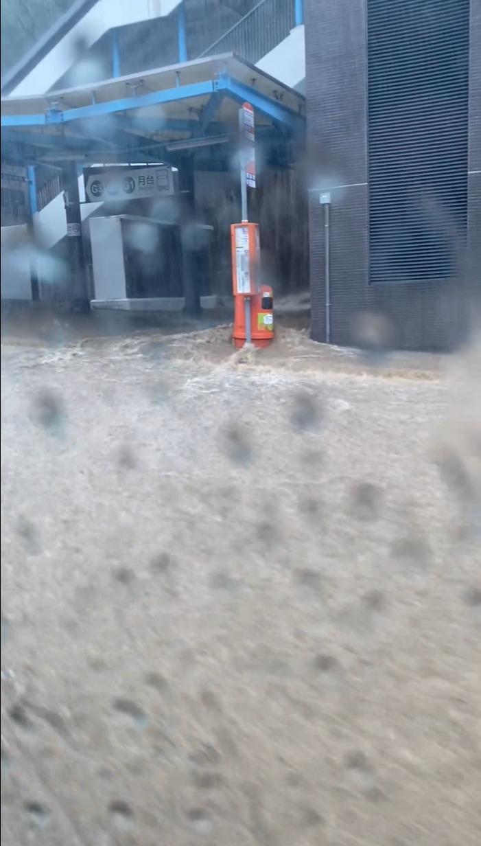 將軍澳多處水浸(fb「將軍澳主場」截圖)