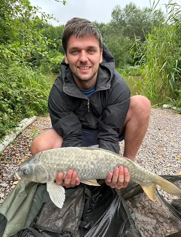 英國醫療|25歲的Warner在確診腦瘤12日後死亡。(互聯網)