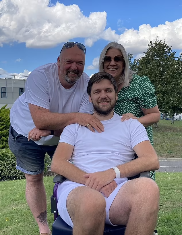 英國醫療|25歲的Warner在確診腦瘤12日後死亡。(互聯網)