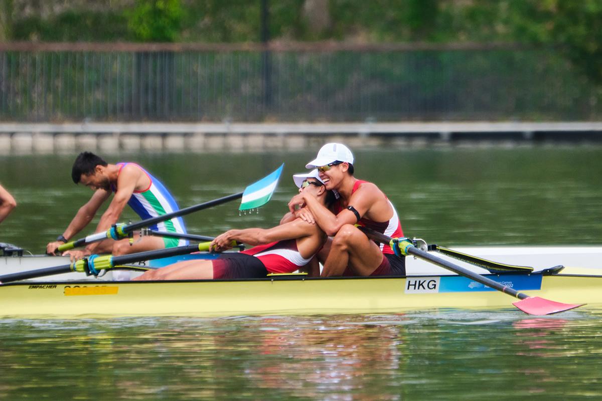 林新棟和王瑋駿在賽艇男子雙人單槳無舵手決賽奪金。(港協暨奧委會提供)