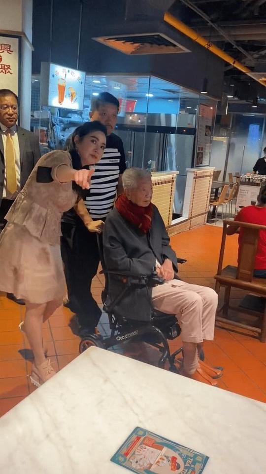 蔡瀾8月中踏入82歲,近日現身馬來西亞,