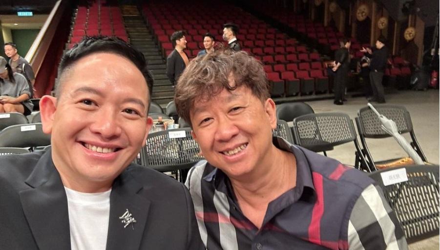 向展鵬參加《中年好聲音2》,與鄧兆榮合照。