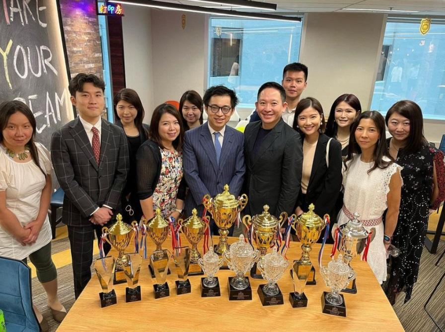 向展鵬與林作曾屬同一保險團隊。