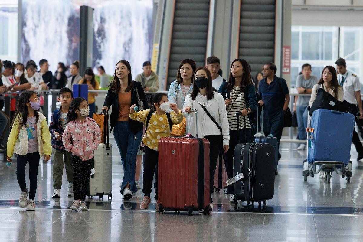 姚柏良料中秋國慶假期有100萬內地旅客訪港 以自由行為主