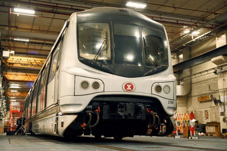 港鐵向發展局捐贈兩卡退役「烏蠅頭」車廂 打造灣仔海濱新地標(港鐵提供圖片)