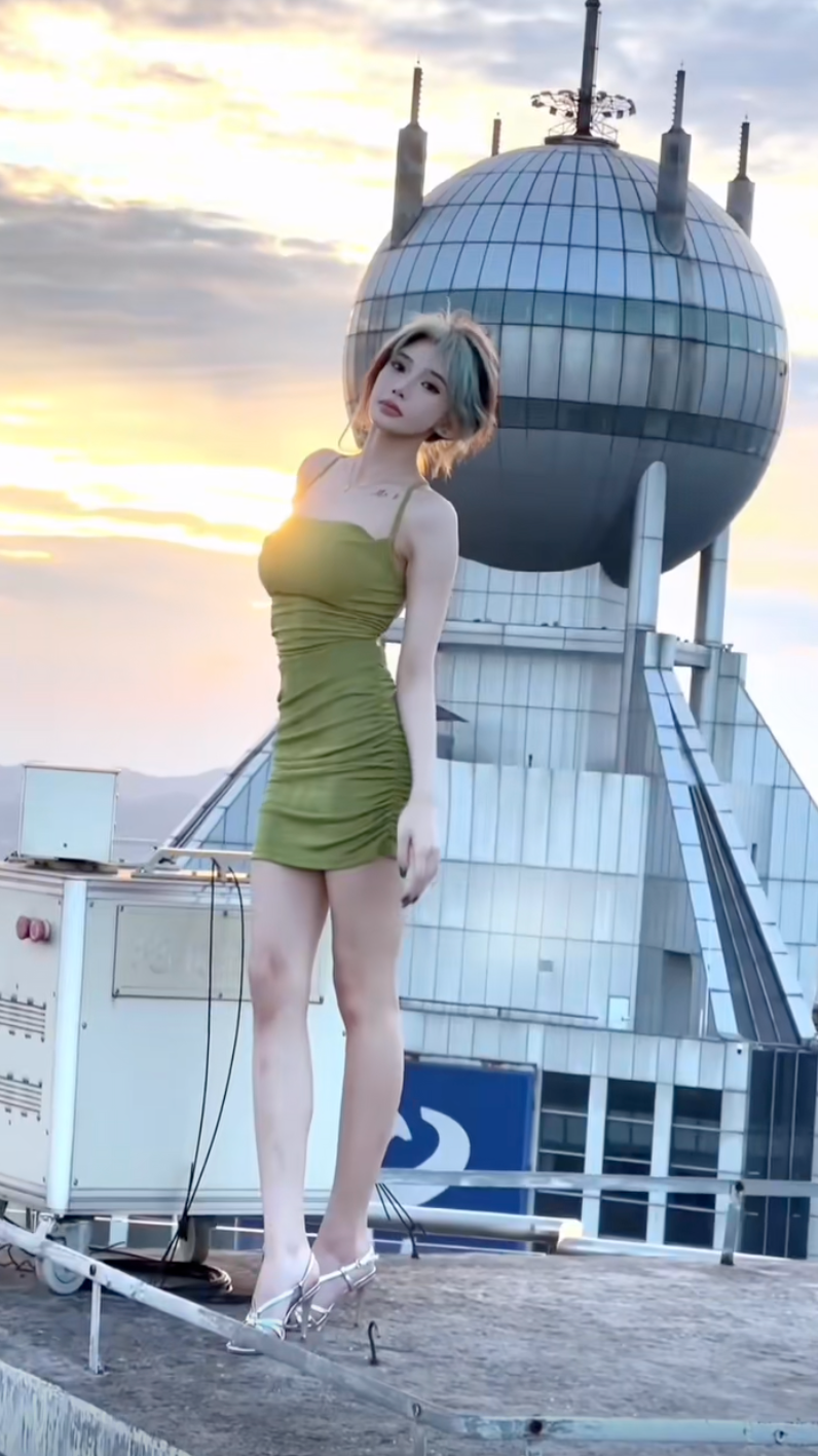 身材火辣的小羊在抖音擁有超過400萬粉絲。(圖/翻攝自抖音「小羊沒煩惱_」)