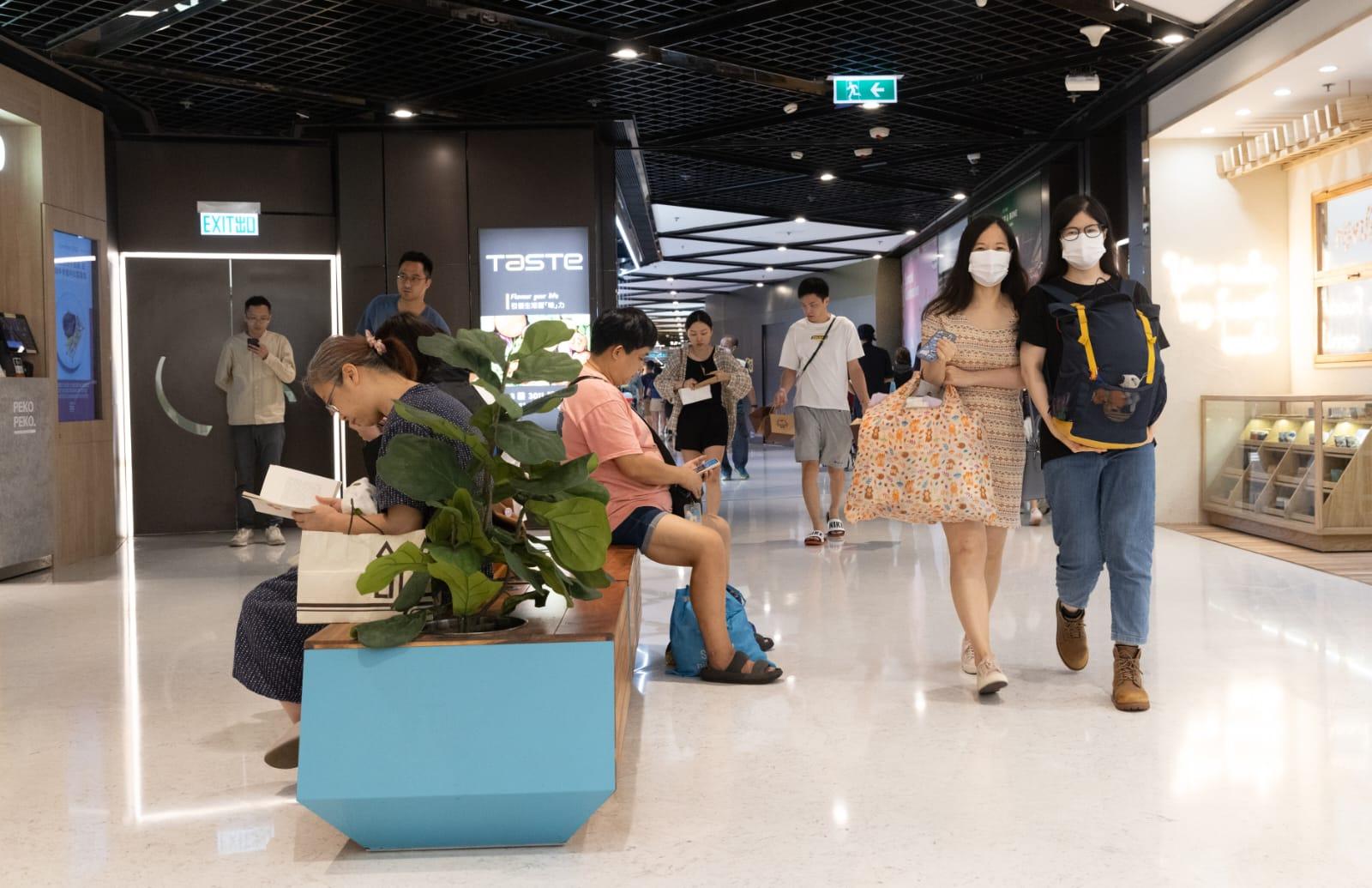 零售業界響應「香港夜繽紛」。(資料圖片)