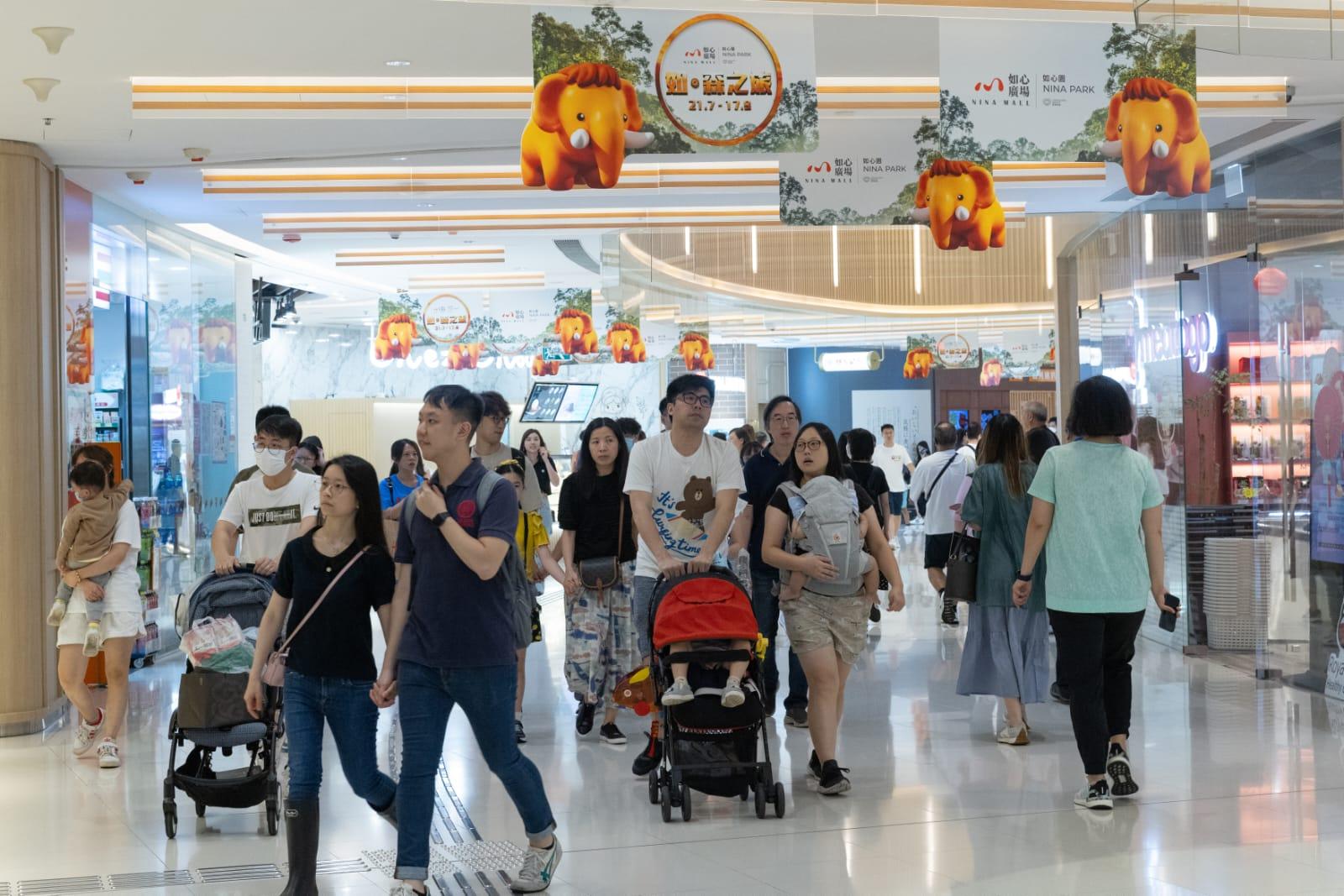 零售業界響應「香港夜繽紛」。(資料圖片)