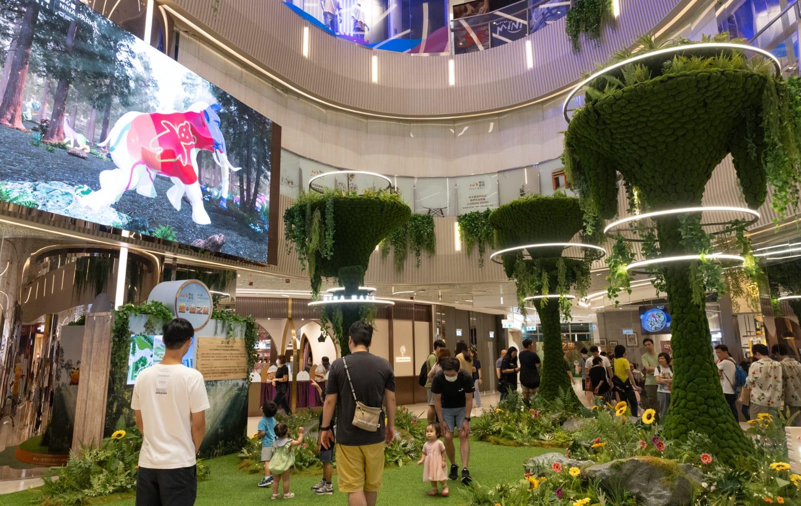 政府上周宣布啟動「香港夜繽紛」,各大商場提供優惠吸客。(蘇文傑攝)