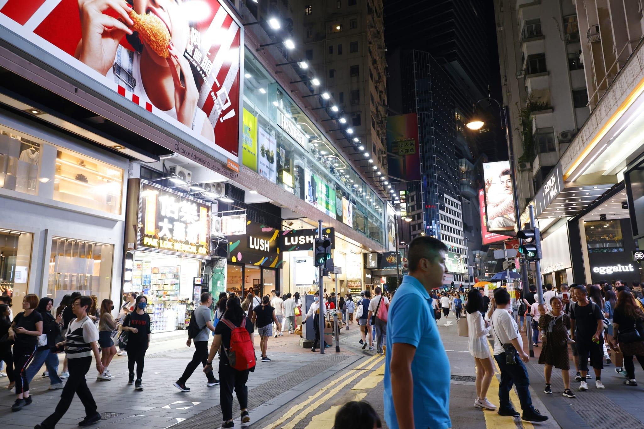 零售業界響應「香港夜繽紛」。(資料圖片)