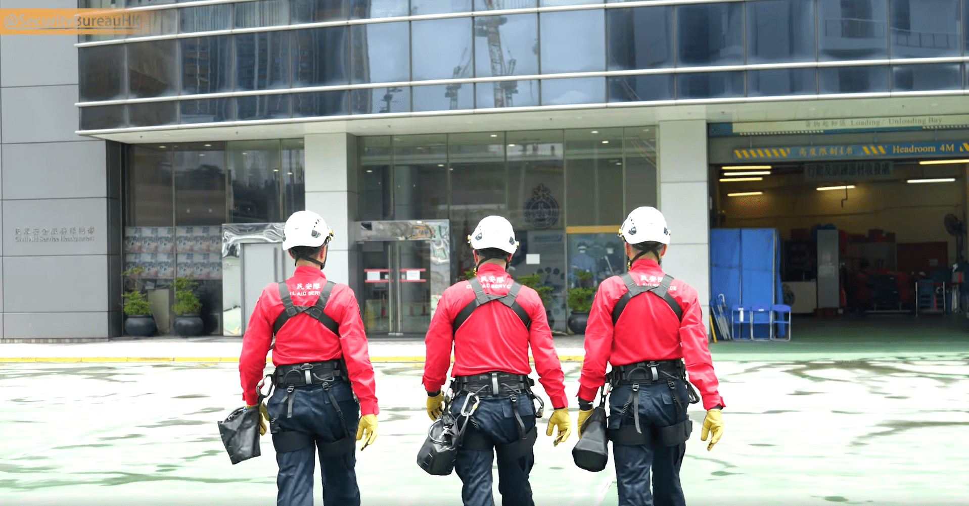 鄧炳強化身「紅衣飛虎」 進行高空拯救傷者演練|Ray Online(鄧炳強fb圖片)