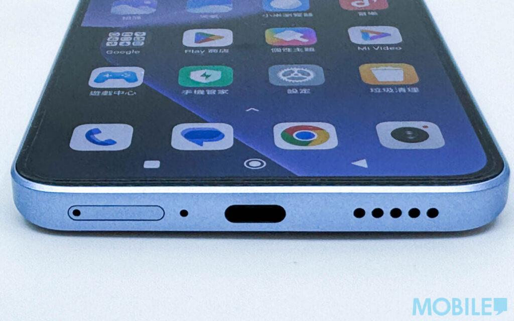 ▲ 螢幕面板與框體更貼合,並符合 IP68 抗水防塵標準。