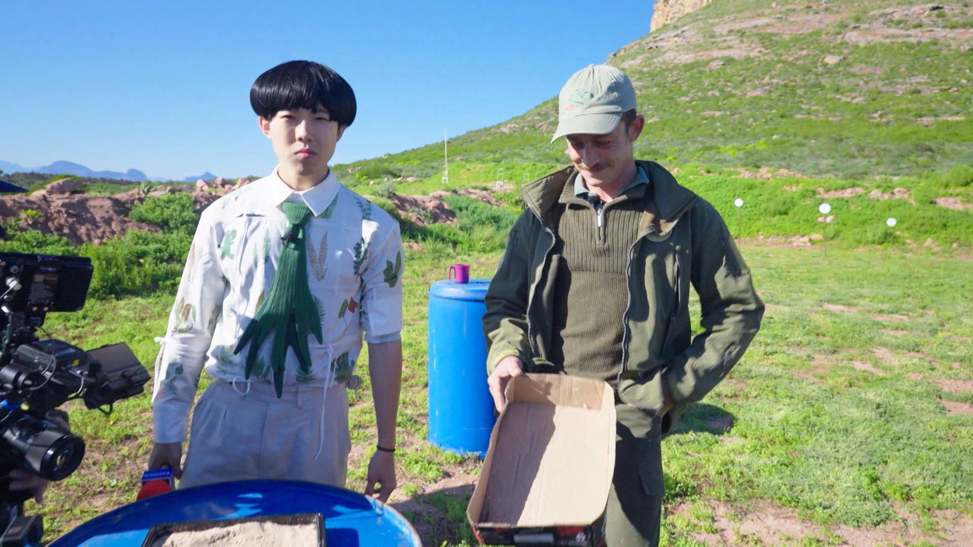 Marco在《無制限探險隊》自薦被劇毒的蛰墨玉粗尾蠍蛰手臂。