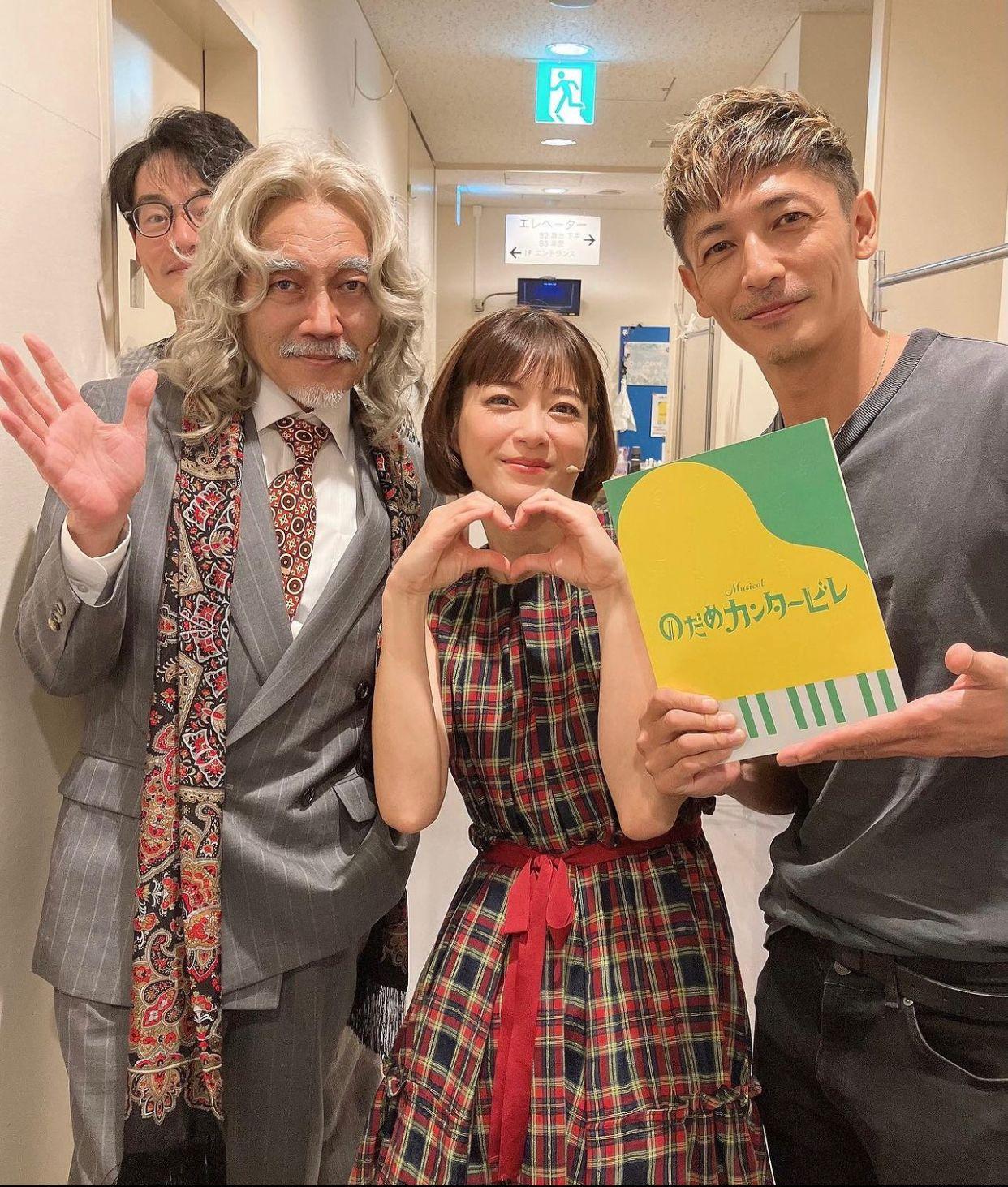 舞台版《交響情人夢》正於東京開演,玉木宏日前捧場撐舊拍檔。