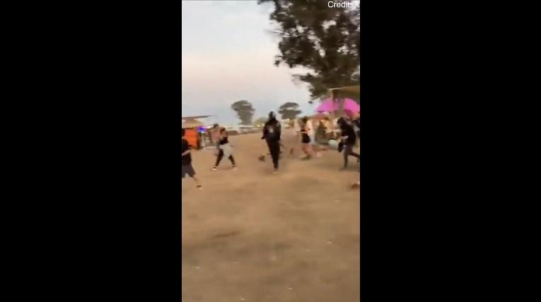 哈馬斯展開屠殺前,以色列警察疏散人群。(互聯網)