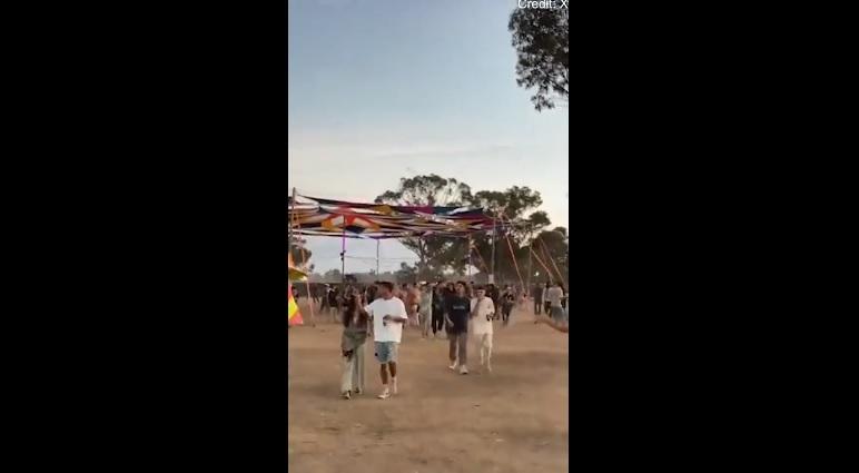 哈馬斯展開屠殺前,以色列警察疏散人群。(互聯網)