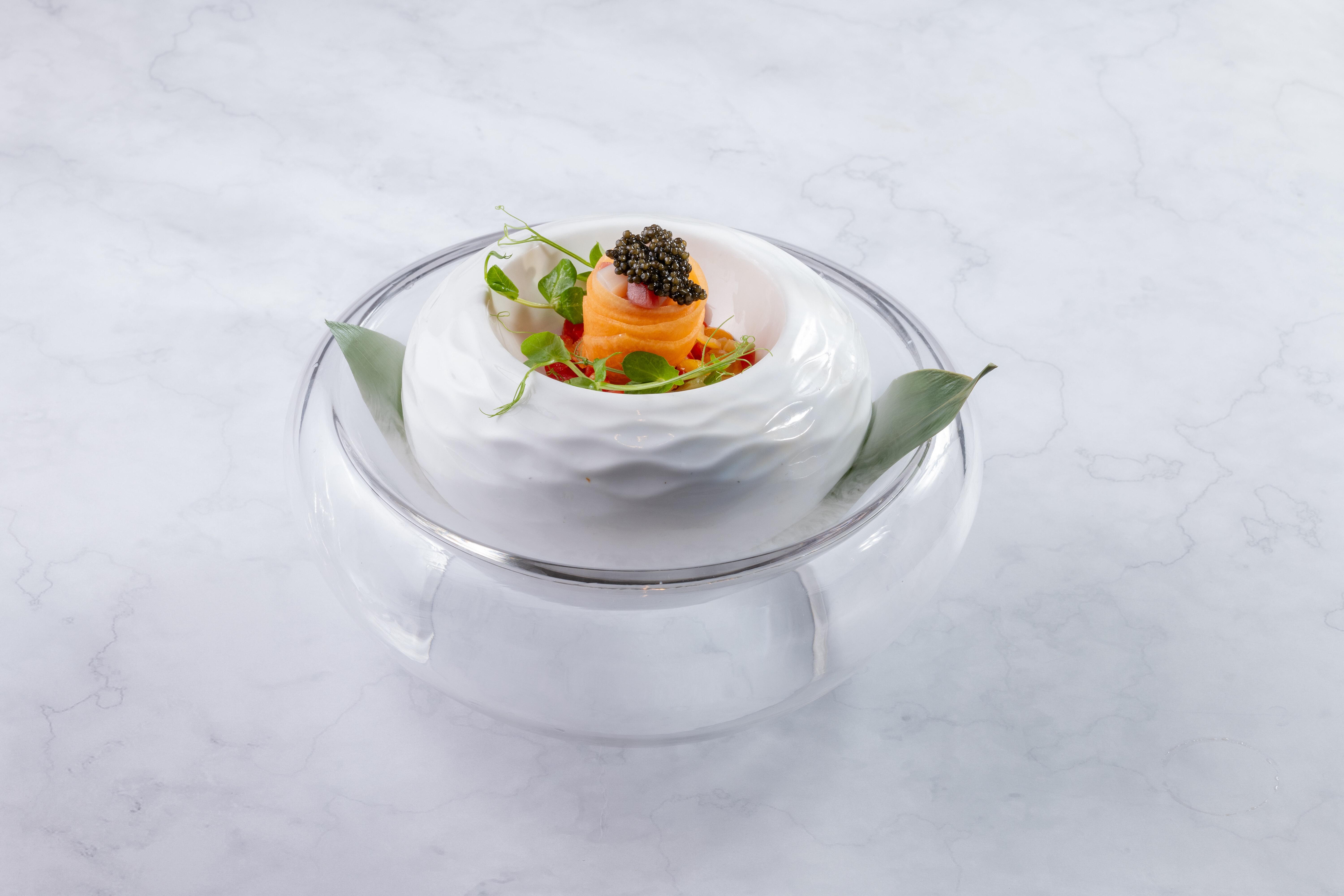 吞拿魚及北海道帶子刺身配特級魚子醬、羅馬車厘茄及澳洲蜜瓜