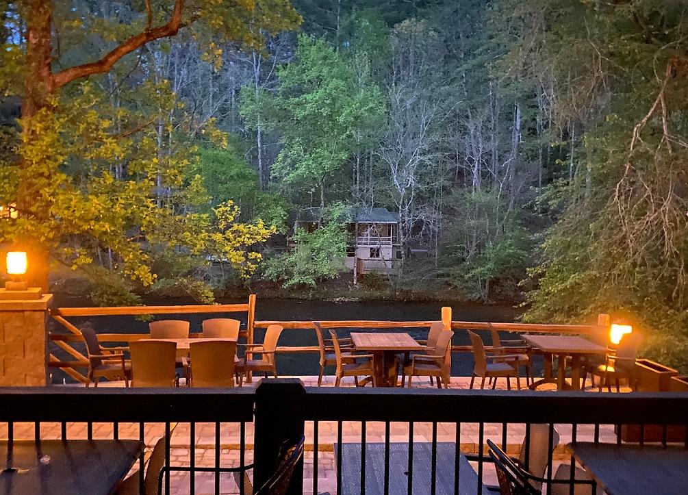 涉事的餐廳四周環境優美。(互聯網)