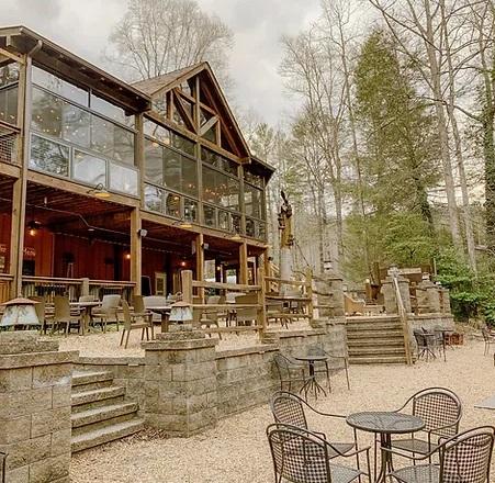 涉事的餐廳四周環境優美。(互聯網)