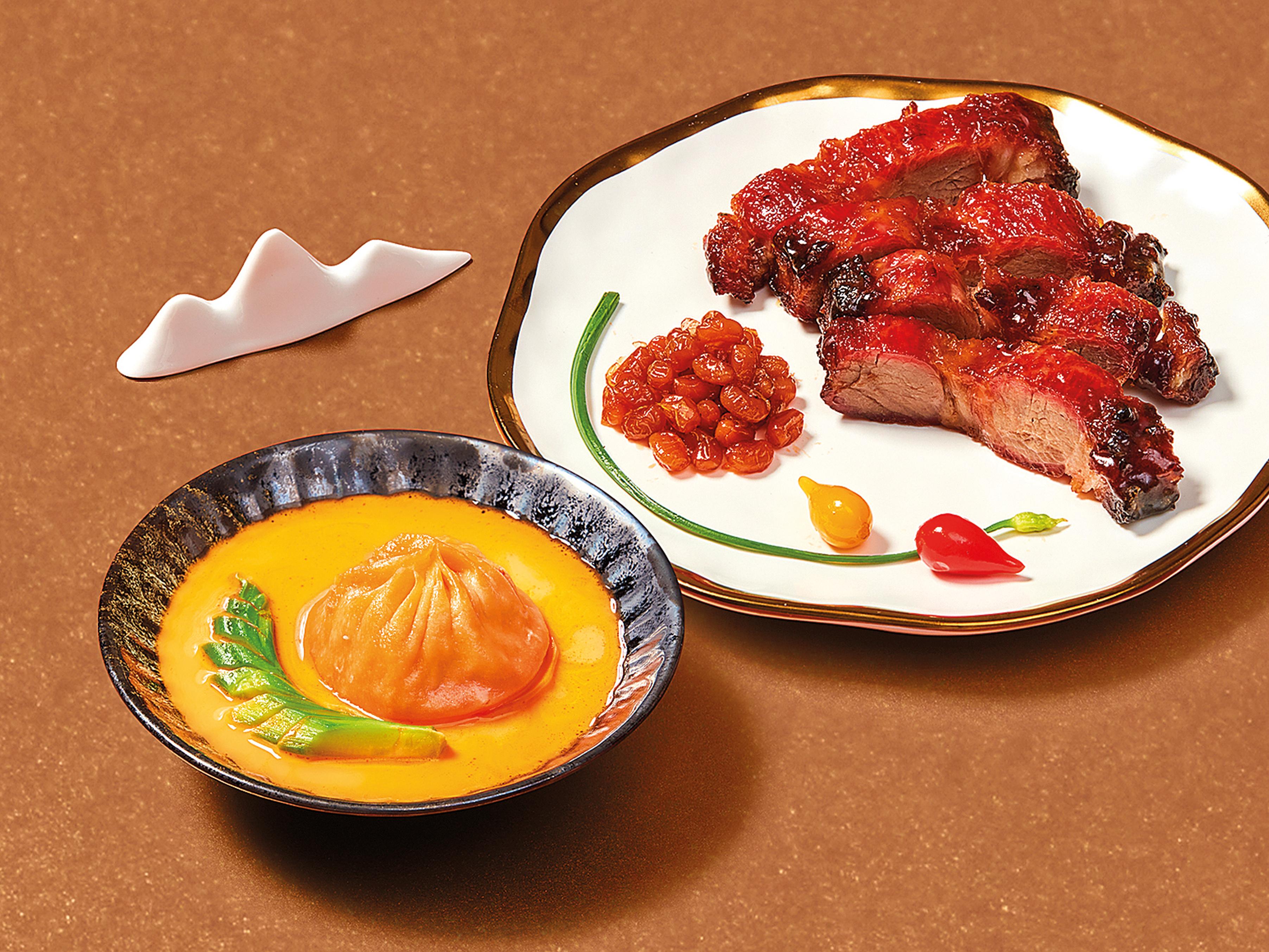 蟹粉小籠包+西班牙黑豚叉燒皇