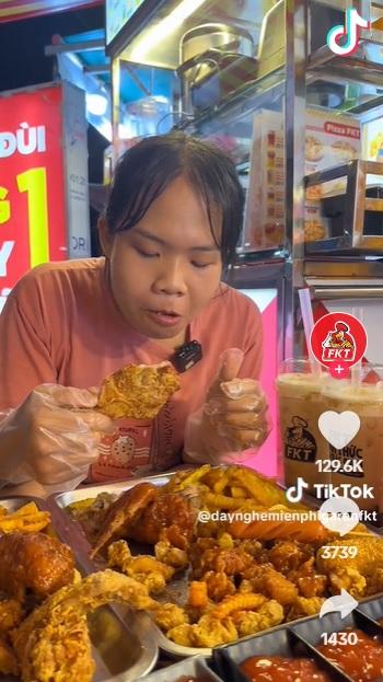 女子密密食。(互聯網)