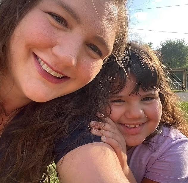 查納痛失愛女。 (互聯網)