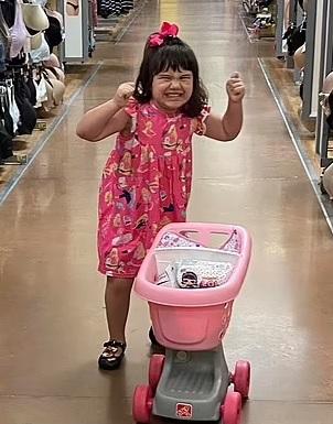 亞歷山德拉是愛笑小女孩。(互聯網)