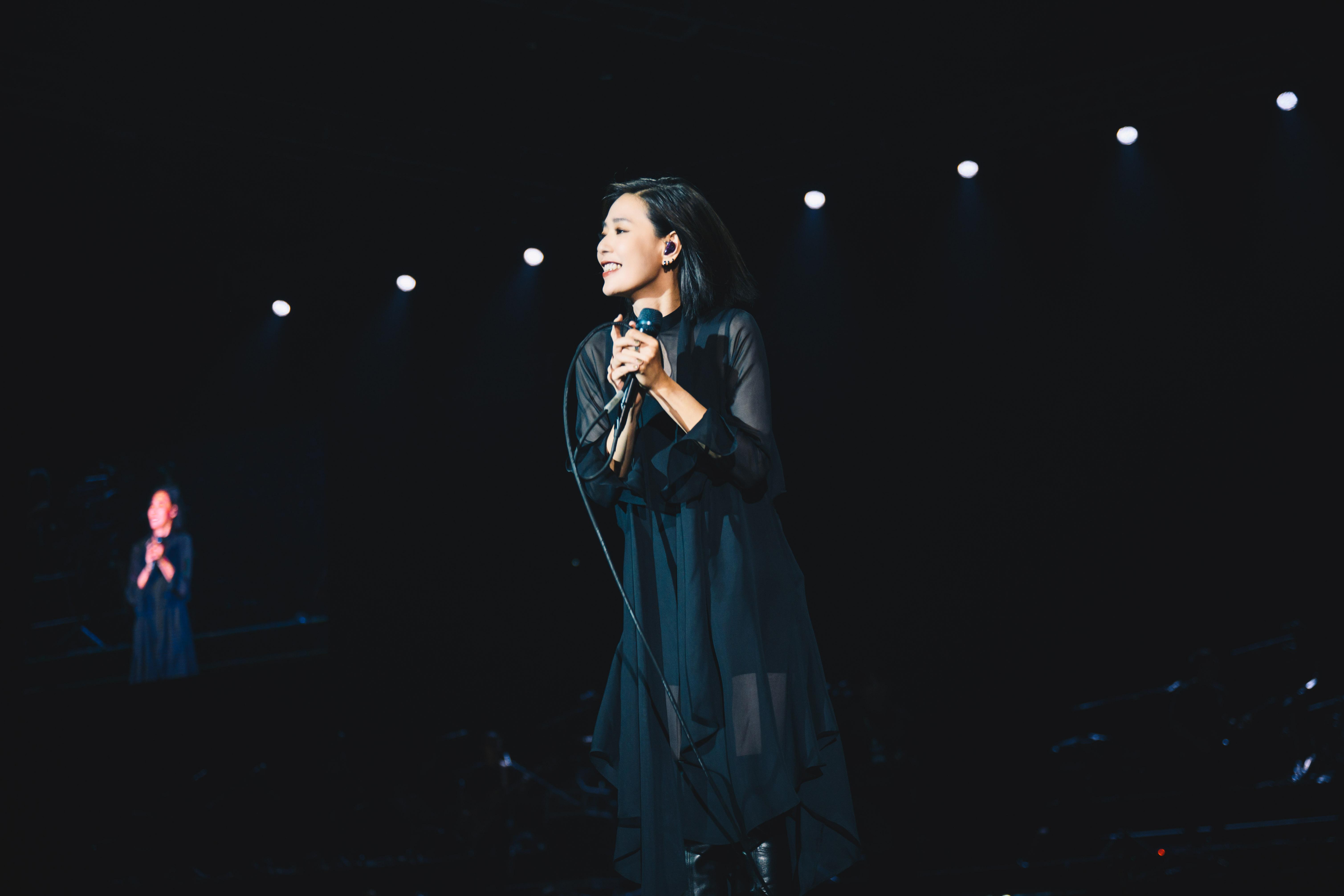 壓軸演出的安溥,以歌聲俘虜樂迷,連唱八首歌曲。