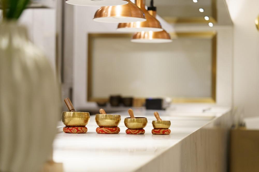 團隊以爐火純青、中西合璧的烹飪技術,用心掌握調味的奧妙,並靈活善用時令食材,釋放其原始味道,精心打造濃淡適宜的素菜,向大家展示現代素食的風味與質感。