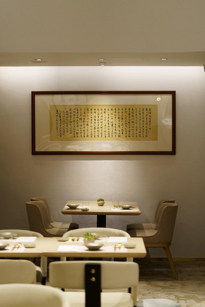 團隊以爐火純青、中西合璧的烹飪技術,用心掌握調味的奧妙,並靈活善用時令食材,釋放其原始味道,精心打造濃淡適宜的素菜,向大家展示現代素食的風味與質感。