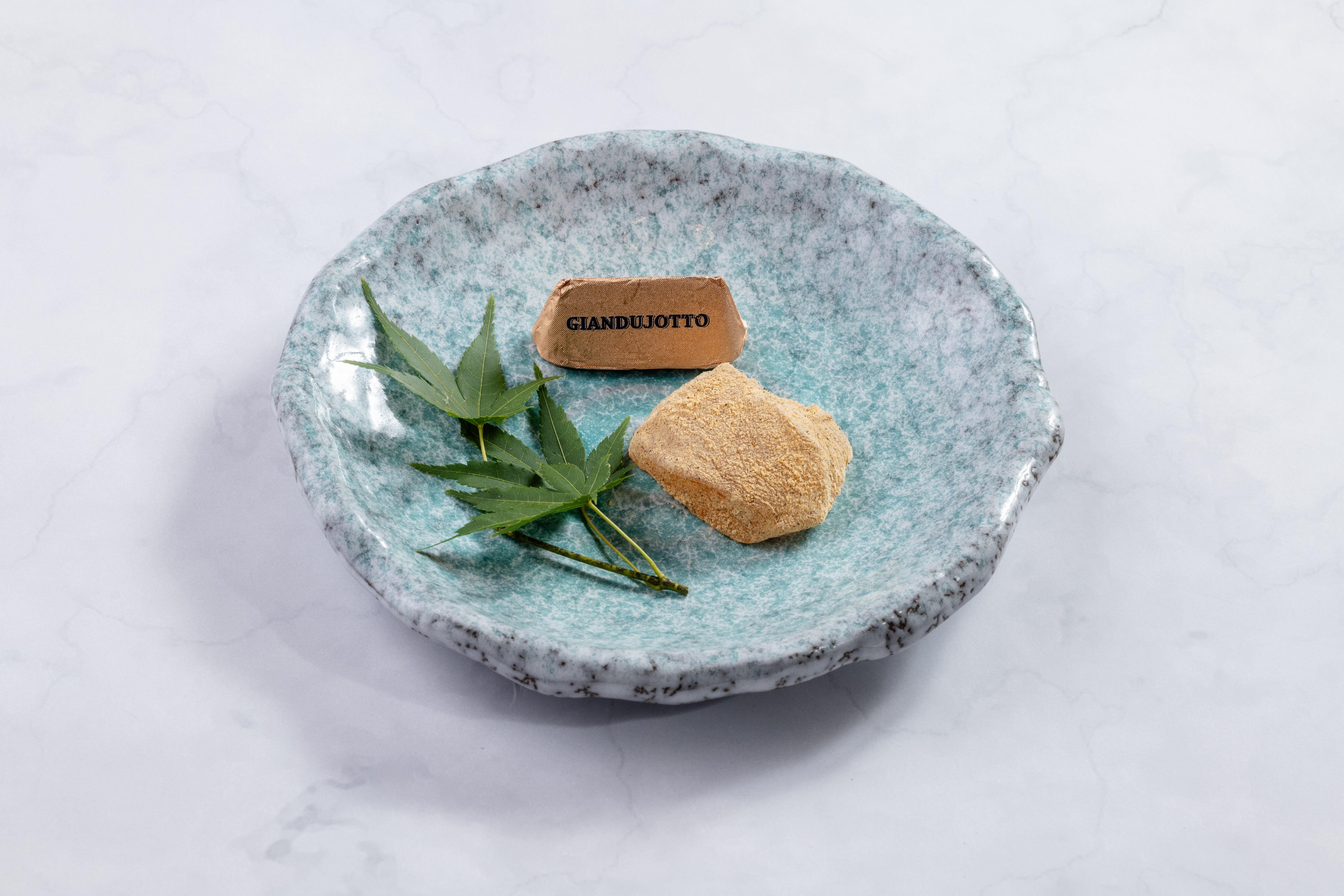 意大利朱古力、自家製日式蕨餅