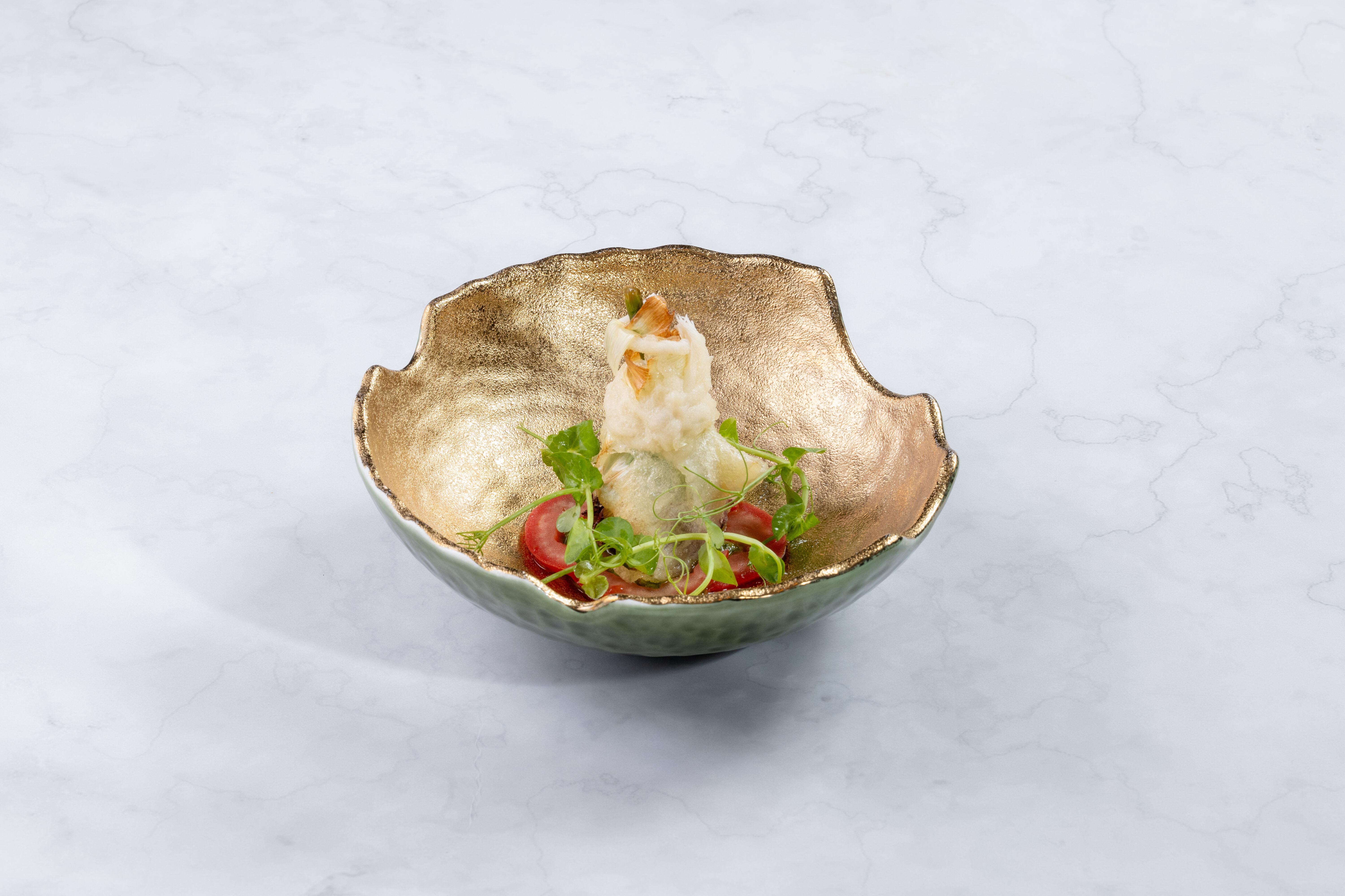 意大利青瓜花天扶良配布拉塔芝士、鳳尾魚、意大利厘茄、鮮意大利羅勒香草醬