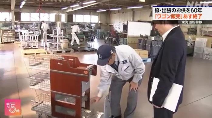 手推車不同間隔放置貨品。(互聯網)