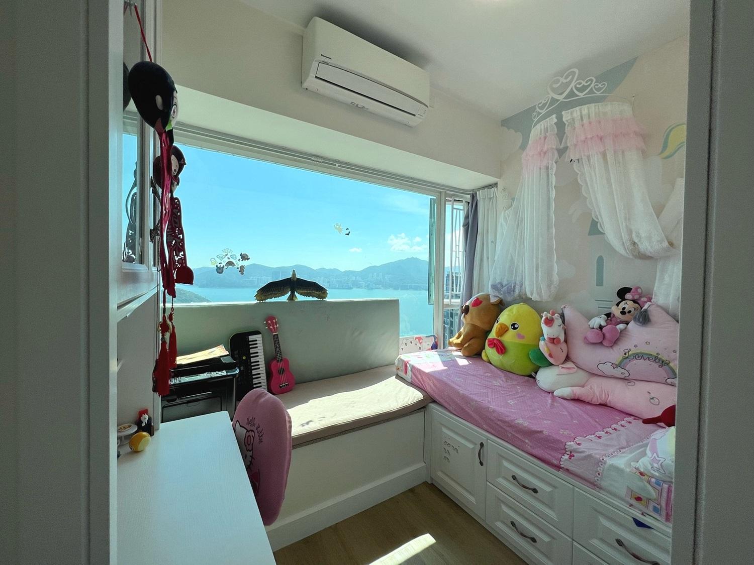 單位有兩間睡房擁有開揚海景。