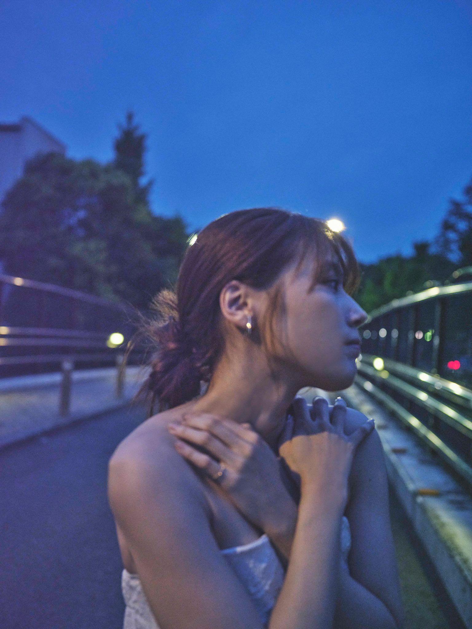 有村架純明年2月9日推出全新寫真集,在31歲前留作紀念。