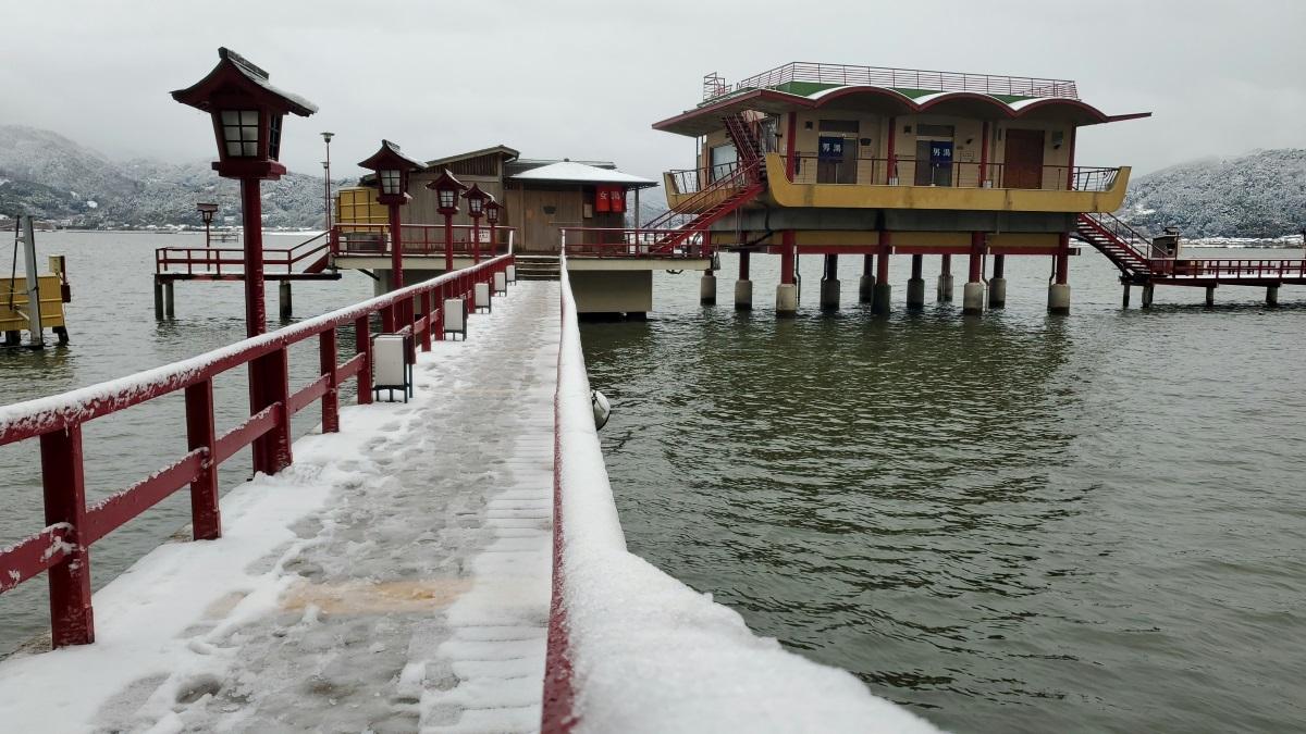 鳥取美食 望湖樓是全日本唯一漂浮在湖水上的露天溫泉,獨一無二泡溫泉體驗!