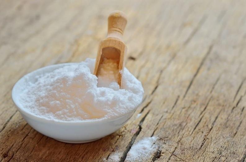 陳年」油污,可以用梳打粉加白醋來清潔