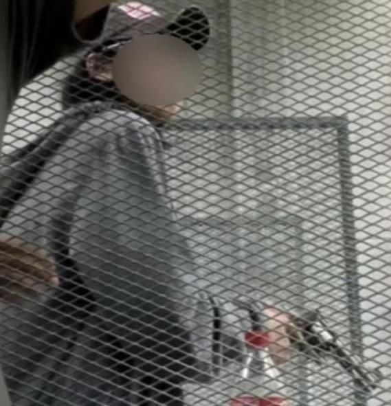 網民在小紅書貼出當日在靶場拍到槍手的照片。(互聯網)