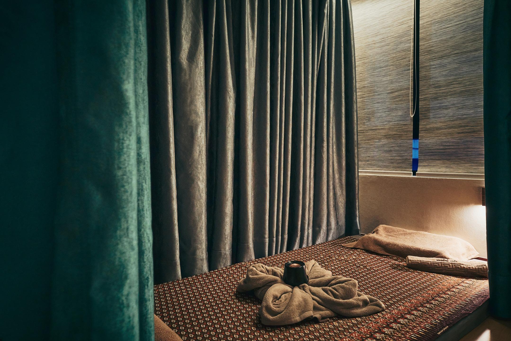 泰式按摩店Modern Thai登陸尖沙咀,設有4張傳統的泰式「榻榻米」按摩墊。