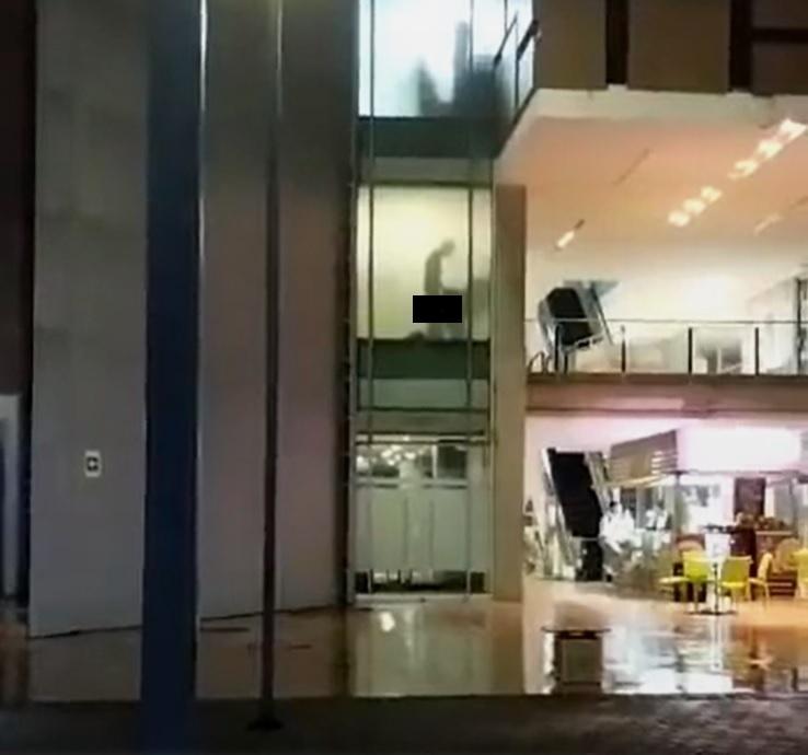 女方轉換姿勢。(互聯網)